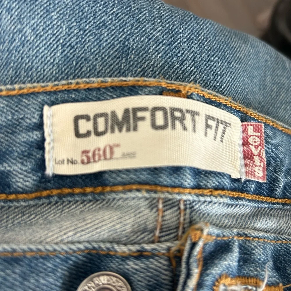 Levi's Light Blue Denim Jeans with Tan Leather Patch - Picture 6 of 6